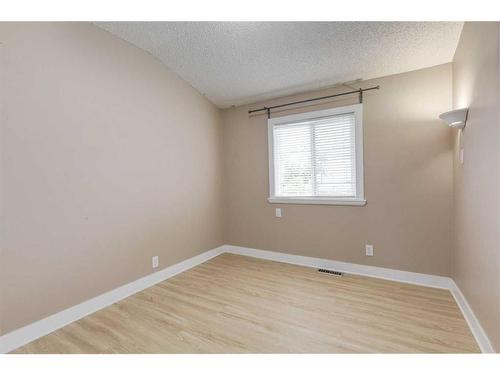 106 16 Street Nw, Calgary, AB - Indoor Photo Showing Other Room