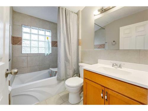 106 16 Street Nw, Calgary, AB - Indoor Photo Showing Bathroom