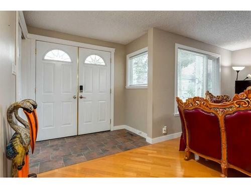 106 16 Street Nw, Calgary, AB - Indoor Photo Showing Other Room