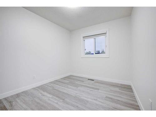 467 Malvern Close Ne, Calgary, AB - Indoor Photo Showing Other Room