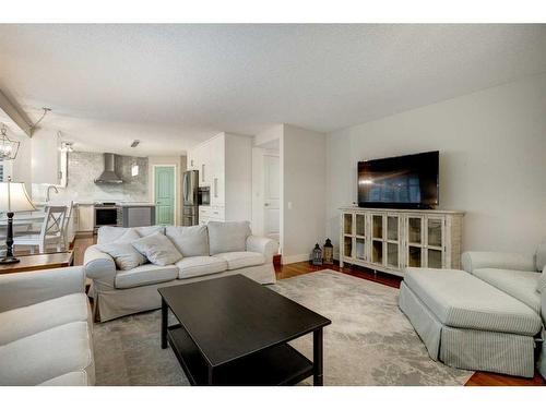 11 Douglas Woods Hill Se, Calgary, AB - Indoor Photo Showing Living Room