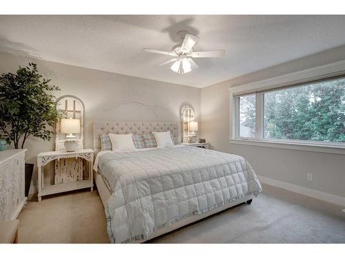 11 Douglas Woods Hill Se, Calgary, AB - Indoor Photo Showing Bedroom