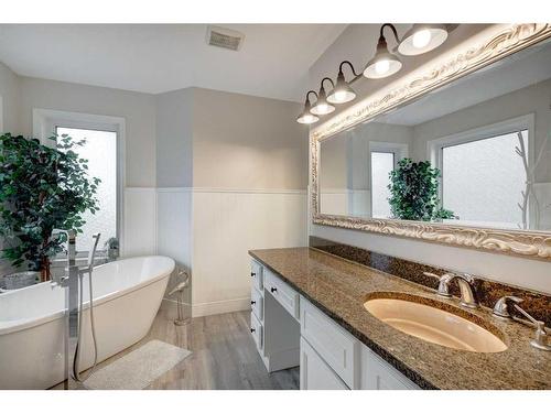 11 Douglas Woods Hill Se, Calgary, AB - Indoor Photo Showing Bathroom