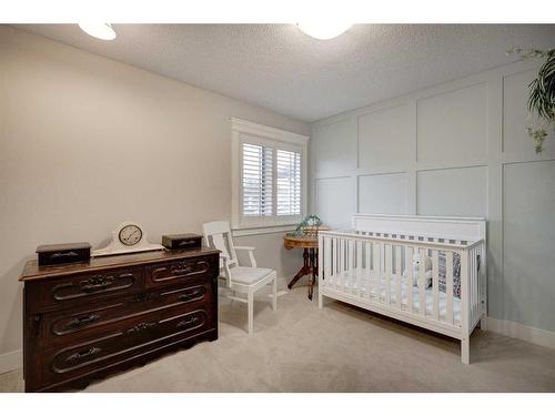 11 Douglas Woods Hill Se, Calgary, AB - Indoor Photo Showing Bedroom