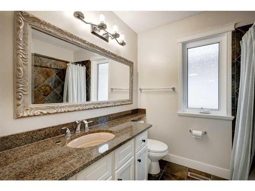 11 Douglas Woods Hill Se, Calgary, AB - Indoor Photo Showing Bathroom