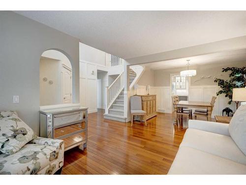 11 Douglas Woods Hill Se, Calgary, AB - Indoor Photo Showing Living Room