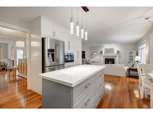 11 Douglas Woods Hill Se, Calgary, AB - Indoor Photo Showing Kitchen