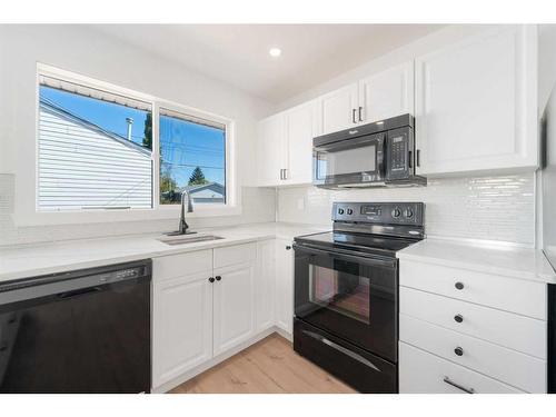 224 Penswood Way Se, Calgary, AB - Indoor Photo Showing Kitchen