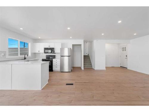 224 Penswood Way Se, Calgary, AB - Indoor Photo Showing Kitchen