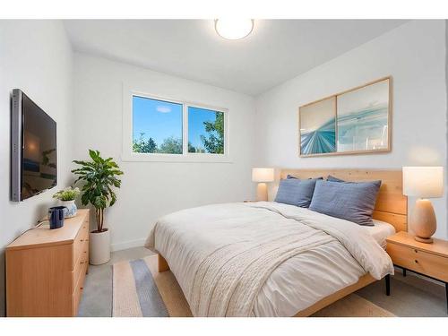 224 Penswood Way Se, Calgary, AB - Indoor Photo Showing Bedroom