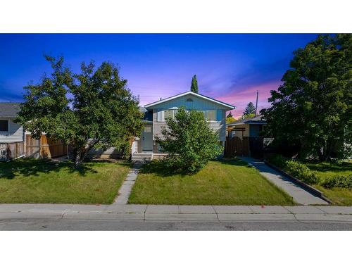 224 Penswood Way Se, Calgary, AB - Outdoor