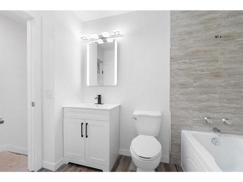 224 Penswood Way Se, Calgary, AB - Indoor Photo Showing Bathroom