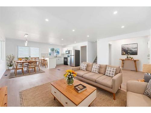 224 Penswood Way Se, Calgary, AB - Indoor Photo Showing Living Room