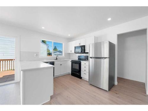 224 Penswood Way Se, Calgary, AB - Indoor Photo Showing Kitchen