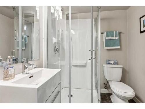 168 Oaktree Lane Sw, Calgary, AB - Indoor Photo Showing Bathroom