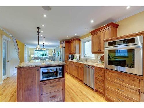 820 15 Street Nw, Calgary, AB - Indoor Photo Showing Kitchen With Stainless Steel Kitchen