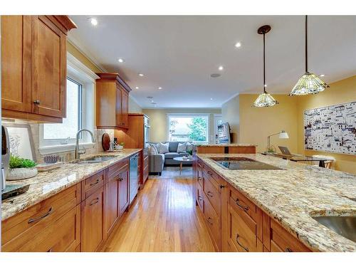 820 15 Street Nw, Calgary, AB - Indoor Photo Showing Kitchen With Double Sink