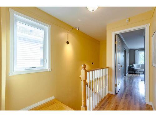 820 15 Street Nw, Calgary, AB - Indoor Photo Showing Other Room