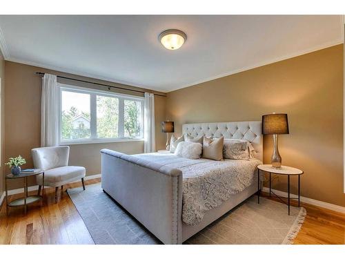 820 15 Street Nw, Calgary, AB - Indoor Photo Showing Bedroom