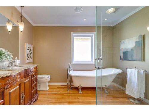 820 15 Street Nw, Calgary, AB - Indoor Photo Showing Bathroom