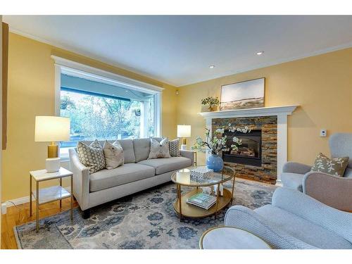 820 15 Street Nw, Calgary, AB - Indoor Photo Showing Living Room With Fireplace