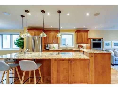 820 15 Street Nw, Calgary, AB - Indoor Photo Showing Kitchen With Upgraded Kitchen