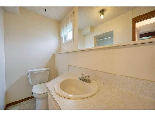 115 Pineside Place Ne, Calgary, AB - Indoor Photo Showing Bathroom