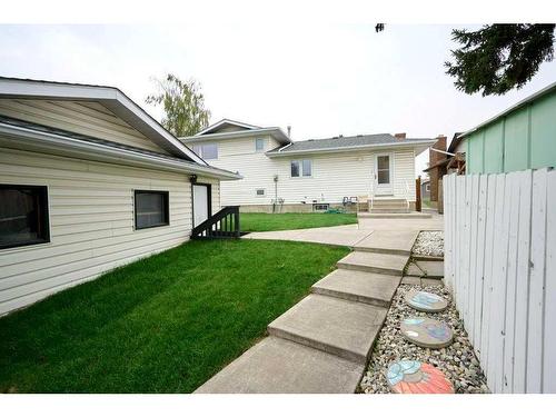 115 Pineside Place Ne, Calgary, AB - Outdoor With Exterior