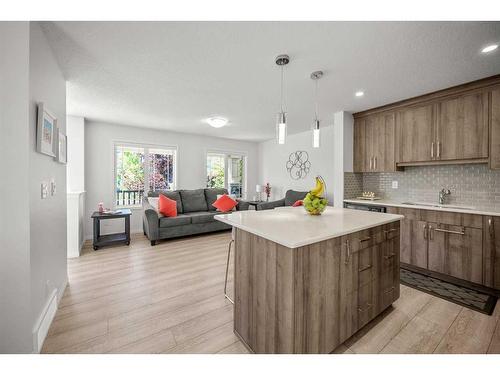 116 Yorkville Avenue Sw, Calgary, AB - Indoor Photo Showing Kitchen With Upgraded Kitchen