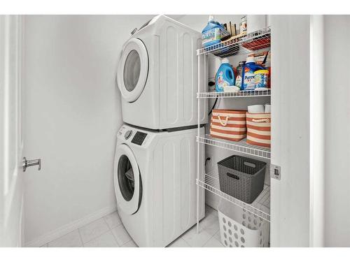 116 Yorkville Avenue Sw, Calgary, AB - Indoor Photo Showing Laundry Room