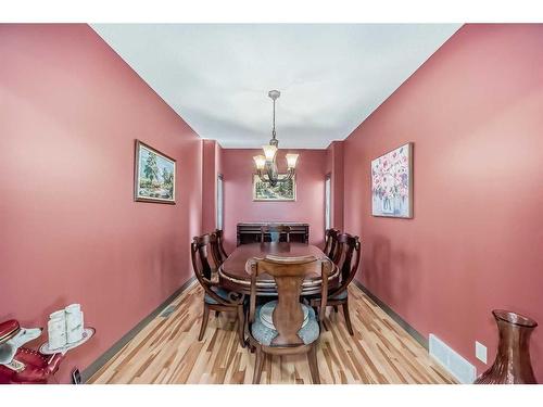 30 Everhollow Rise Sw, Calgary, AB - Indoor Photo Showing Dining Room