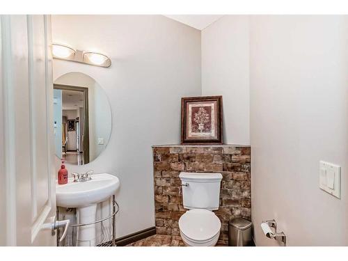 30 Everhollow Rise Sw, Calgary, AB - Indoor Photo Showing Bathroom