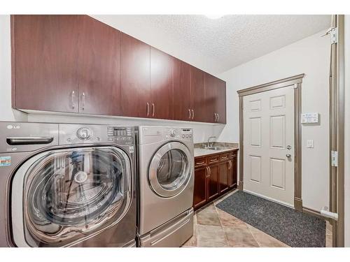 30 Everhollow Rise Sw, Calgary, AB - Indoor Photo Showing Laundry Room