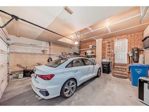 30 Everhollow Rise Sw, Calgary, AB - Indoor Photo Showing Garage