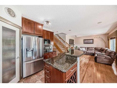 30 Everhollow Rise Sw, Calgary, AB - Indoor Photo Showing Kitchen