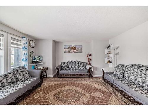 149 Saddlebrook Way Ne, Calgary, AB - Indoor Photo Showing Living Room