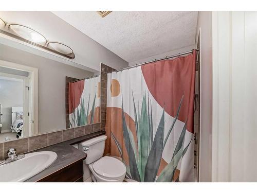 149 Saddlebrook Way Ne, Calgary, AB - Indoor Photo Showing Bathroom