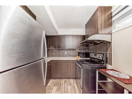 149 Saddlebrook Way Ne, Calgary, AB - Indoor Photo Showing Kitchen