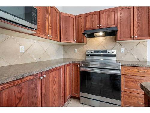 793 Luxstone Landing Sw, Airdrie, AB - Indoor Photo Showing Kitchen