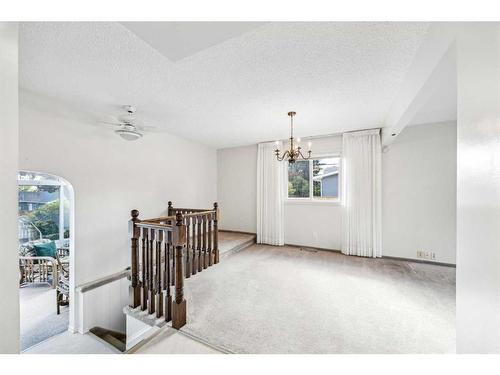 4704 North Haven Drive Nw, Calgary, AB - Indoor Photo Showing Other Room