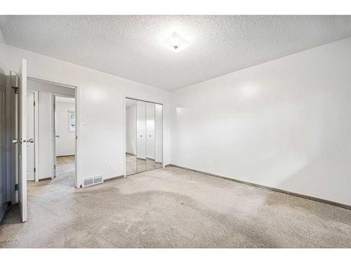 4704 North Haven Drive Nw, Calgary, AB - Indoor Photo Showing Other Room