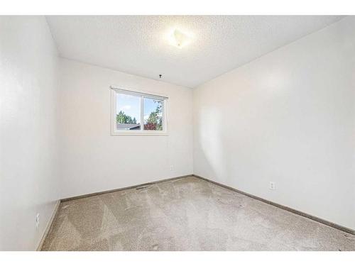 4704 North Haven Drive Nw, Calgary, AB - Indoor Photo Showing Other Room