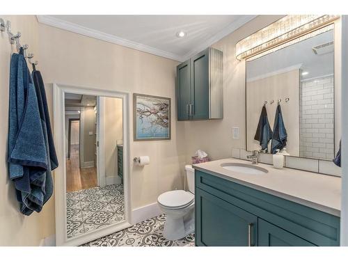 3812 6 Street Sw, Calgary, AB - Indoor Photo Showing Bathroom