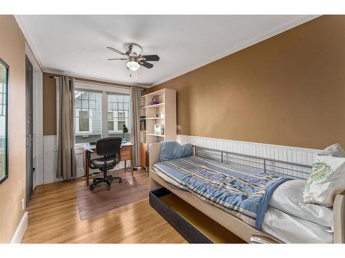 3812 6 Street Sw, Calgary, AB - Indoor Photo Showing Bedroom