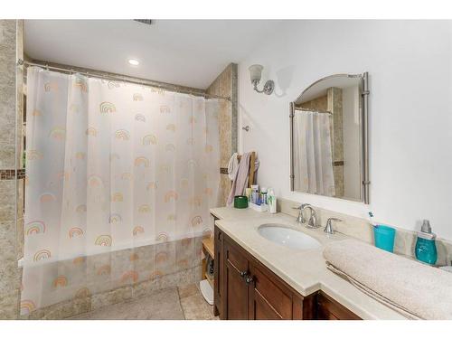 3812 6 Street Sw, Calgary, AB - Indoor Photo Showing Bathroom