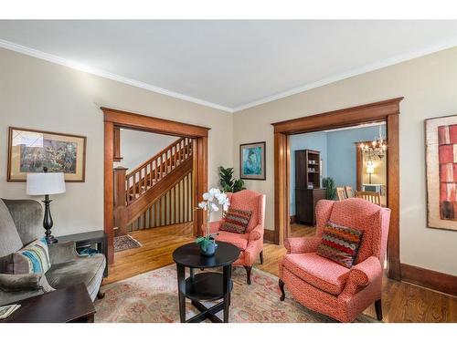 3812 6 Street Sw, Calgary, AB - Indoor Photo Showing Living Room