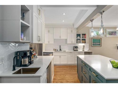 3812 6 Street Sw, Calgary, AB - Indoor Photo Showing Kitchen