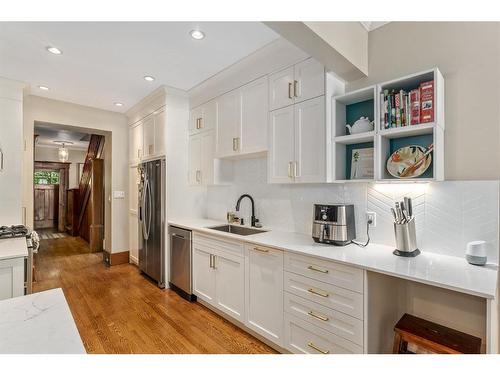 3812 6 Street Sw, Calgary, AB - Indoor Photo Showing Kitchen With Upgraded Kitchen