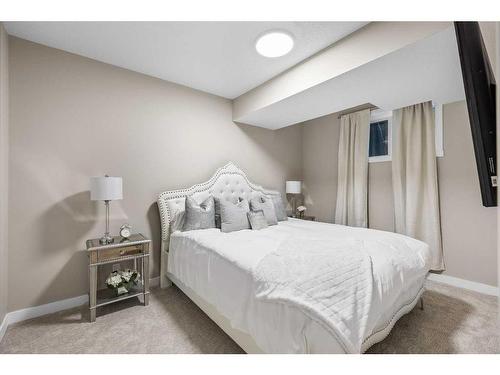 203 35A Street Sw, Calgary, AB - Indoor Photo Showing Bedroom