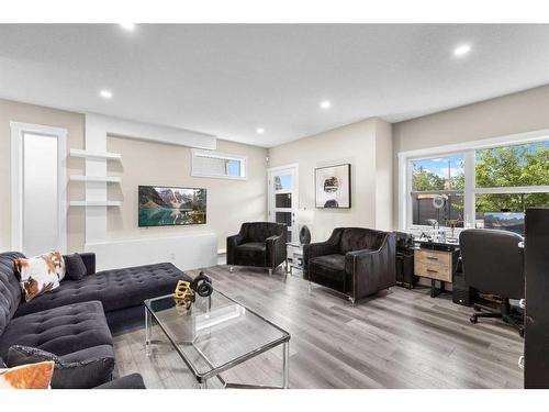 203 35A Street Sw, Calgary, AB - Indoor Photo Showing Living Room